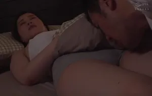 3 ngày chồng yêu đi công chuyện, vợ yêu ở nhà nữa đêm bị bố chồng mò vào phòng